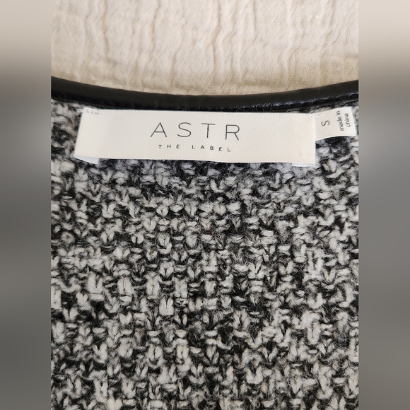 Astr Long Sleeve Open Front Cardigan - Picture 4 of 6